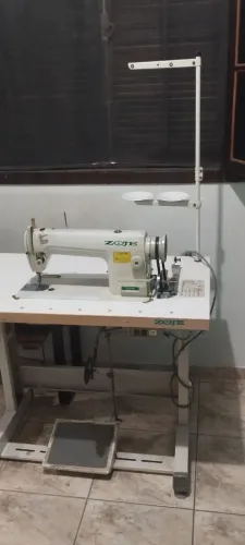 Máquina reta industrial