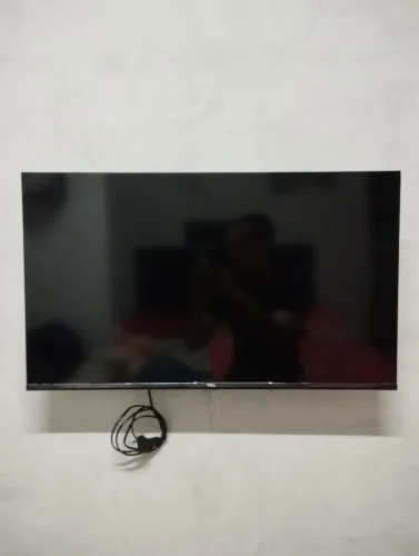 Vendo tv smart tcl para retirar de peças