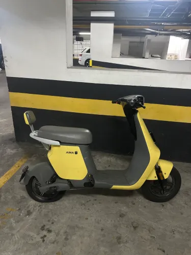 Moto aima-e390 importada semi nova