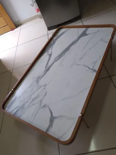 VENDO MESA DE CENTRO ZERADA. MOVEIL SUPER ELEGANTE.