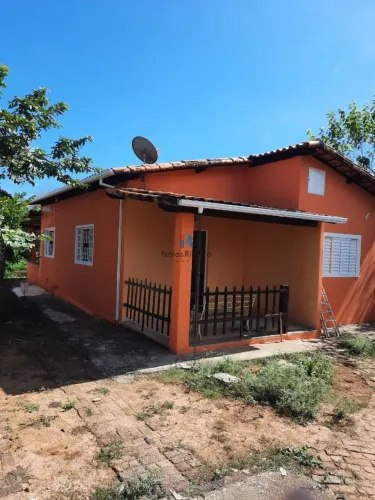 Casa no centro de Jequitibá