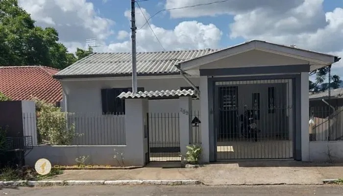 Casa com 3 Quarto(s) e 2 banheiro(s) para Alugar, 245 m² por R$ 2976 / Mês