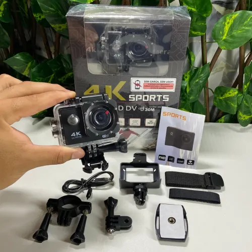 Câmera esportiva 4K com tela LCD, Wi-Fi e suporte para diversos acessórios 