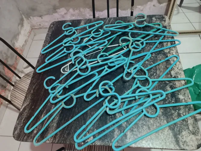 Cabides 1 real cada