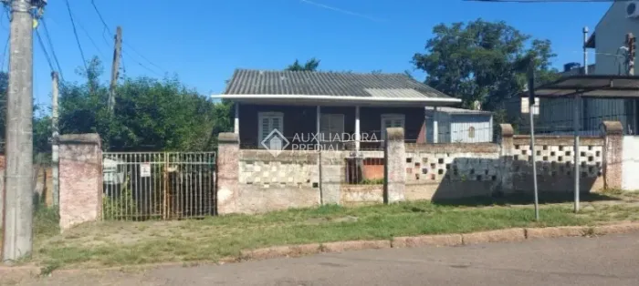 Imóvel para venda possui 814 metros quadrados em Santo Antônio - Porto Alegre - RS