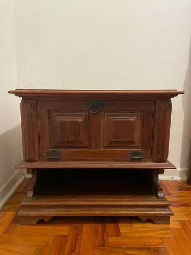 Vende-se Mesa de Cabeceira de Madeira