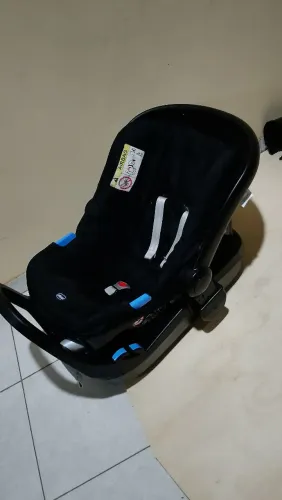 Bebê conforto com a base da chicoo