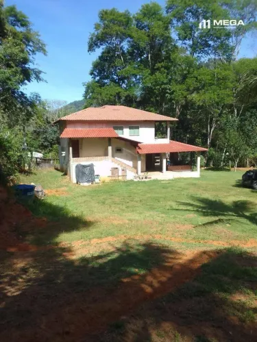 SÍTIO COM CASA DUPLEX(180M²), ÁREA TOTAL 4 HECTARES (40.000 M²), COM PORTEIRA FECHADA.
