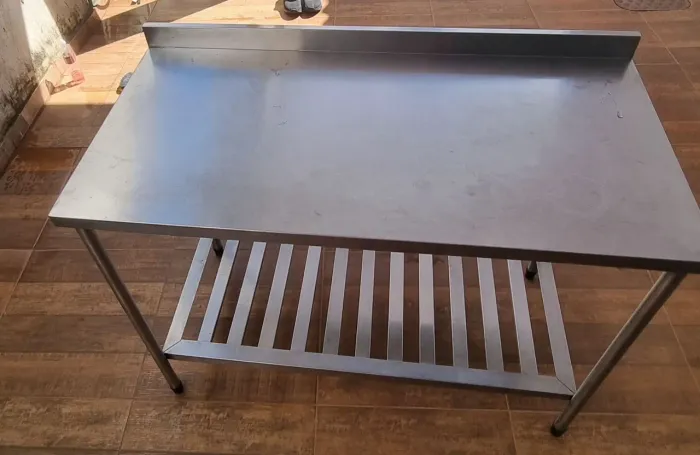 Mesa industrial multi uso inox com grade