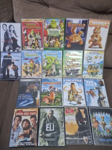 Lote c/ vários jogos de ps3 e DVDs
