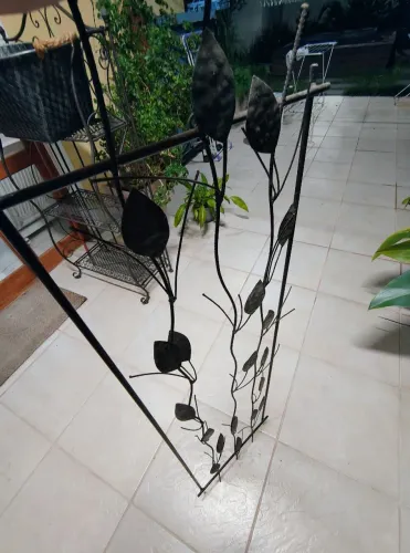 Treliça de jardim artesanal de metal forjado