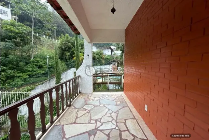 Casa em condomínio à venda com 5 quartos, 216 m² na Cascata Dos Amores - Teresópolis/RJ.