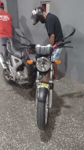 Vendo twister 2001 com 3 mil de multa pra quem quiser assumir elas