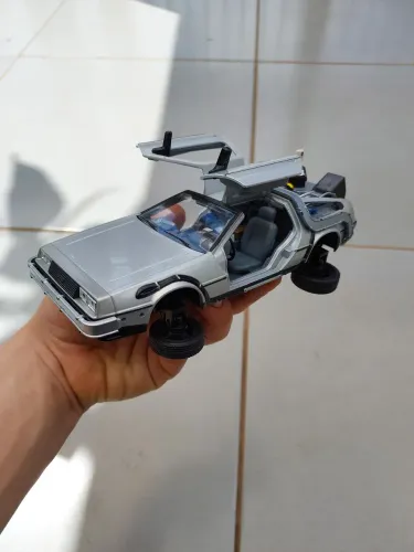 Delorean 1:24 de volta para o futuro