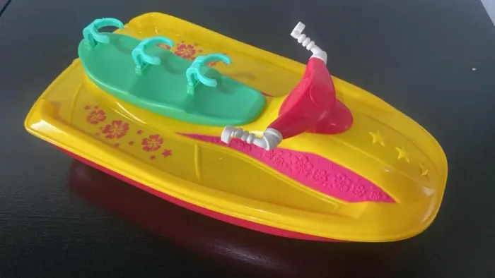 Brinquedo Jet Ski Stacie Barbie e Sisters Mattel (Leia)