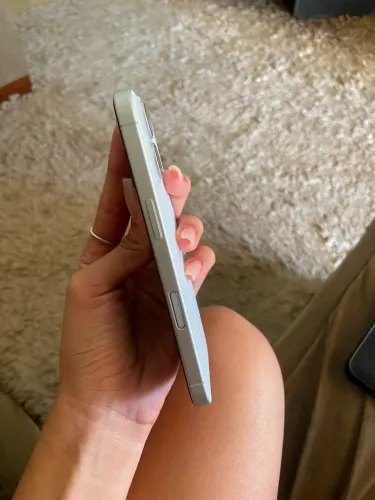 Vendo celular iPhone 16, pouco tempo de uso, nunca aberto 100% de bateria 
