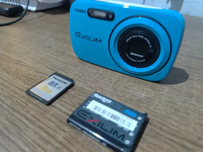 Câmera Casio Exilim EX-Z32 16.1 MP - Estética Y2K Vintage