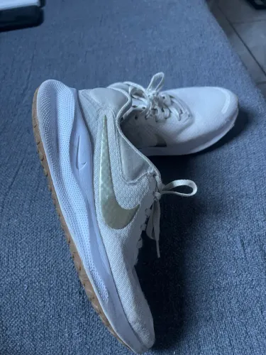 tênis corrida Nike Revolution 7