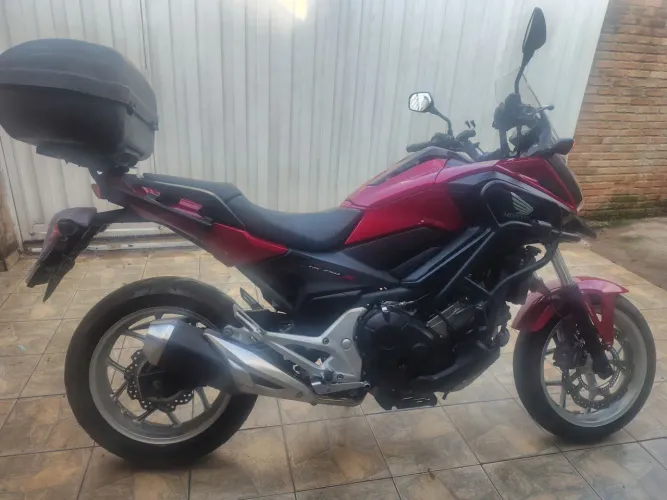 Honda NC 750x 2021 ABS vermelha muito conservada