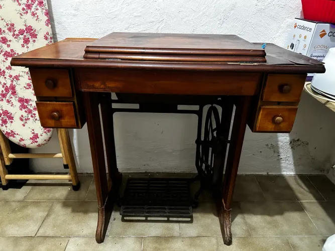 Máquina de Costura Singer