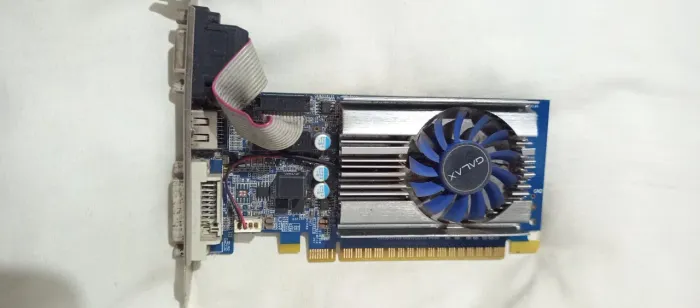 Placa de vídeo GT 710 1GB