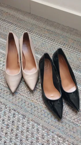 Sapato scapan preto e nude marca constance 37