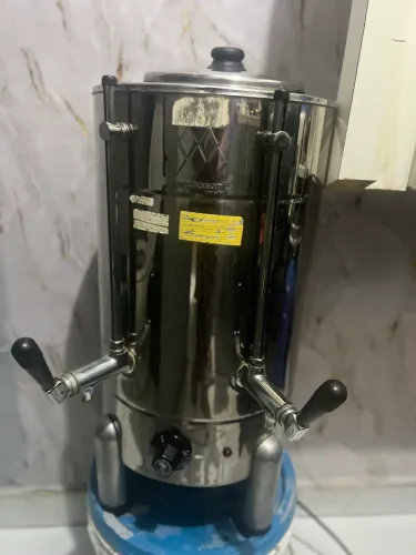 Cafeteira semi nova imperdível 
