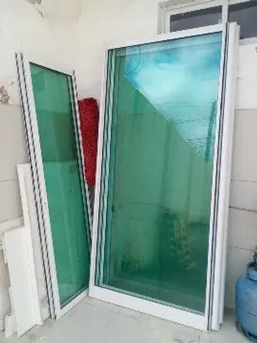 Portas de vidros com esquadrias