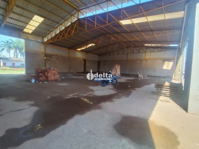 Galpão disponível para locação no bairro Distrito Industrial em Uberlândia-MG