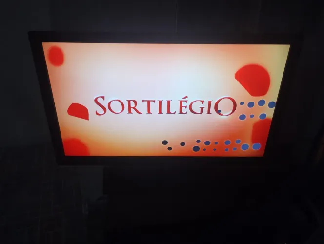 TV SAMSUNG 43 POL. BARATO...MANCHAS