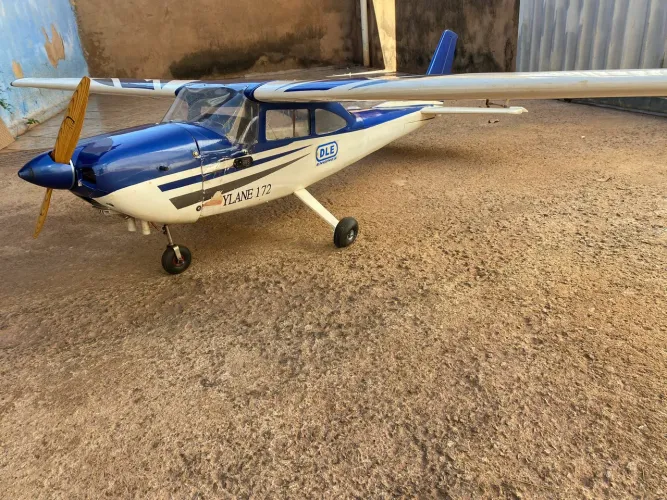 Avião aeromodelo cessna 