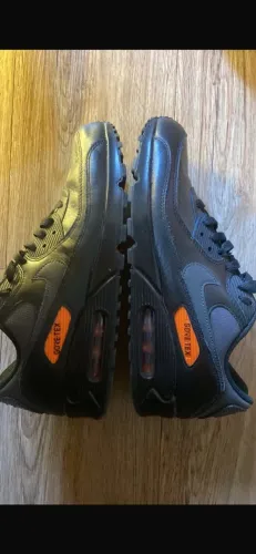 Nike Air Max 90 GORE-TEX Preto/Laranja - Tam. 41 - Seminovo