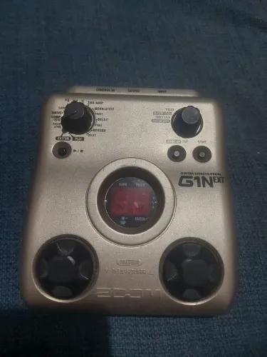 Pedaleira para guitarra com defeito