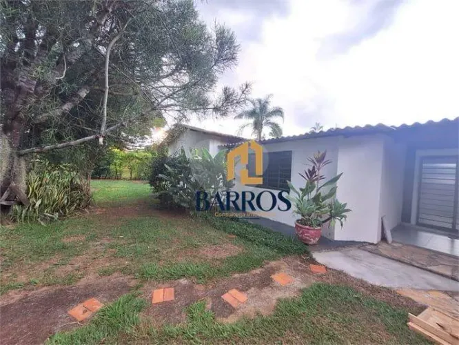 Casa à venda com 2 Quartos, suíte, 158 m² área útil, terreno de 3200m², Bairro Santa Rita,