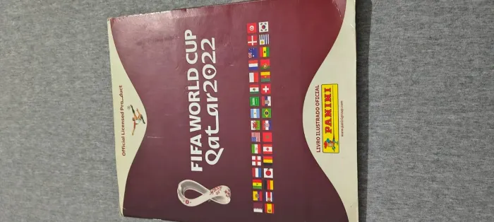 Vende-se álbum da copa de 2022 só está faltando algumas da coca cola