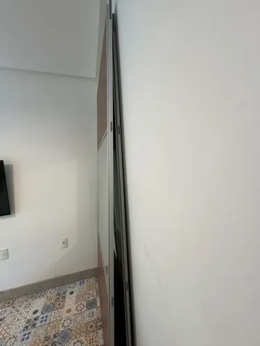 Portas de correr em alumínio da marca Cinex