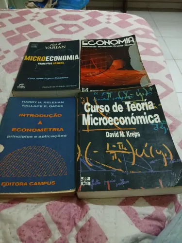 Livros de microeconomi e econometria