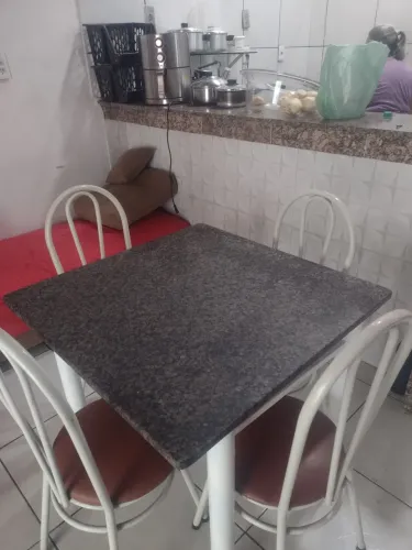 Mesa mármore com 4 cadeiras
