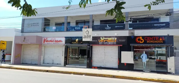 Escritório para aluguel possui 24 metros quadrados em Areia Branca - Petrolina - PE