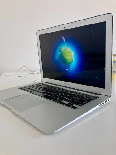 MacBook Air 13" 2017 - Intel Core i5, 8GB RAM, 128GB SSD
