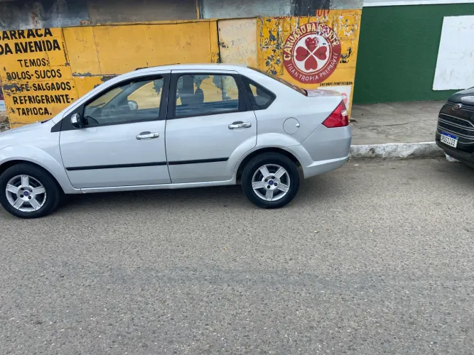 Ford Fiesta Sedan 1.0 8V Flex 4P 2008
