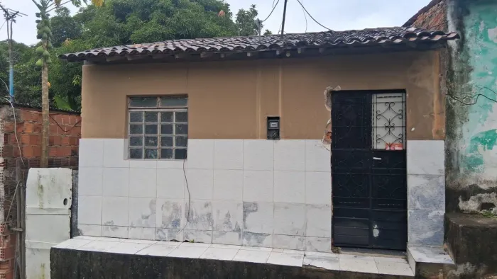 Vendo 2 casas sendo uma 5×10=50m² outra5×5=25 construído e mais 5×5 na sapata pronto