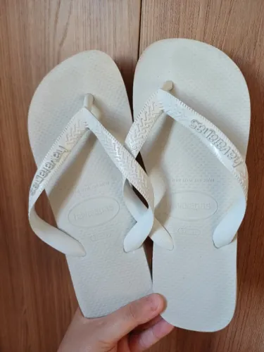 Havaianas, vestidos, bolsa, cangas