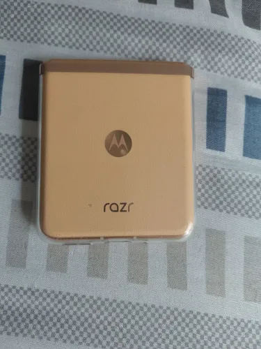 Motorola Razr 40 Ultra usado poucas vezes e completo com todos acessórios originais.