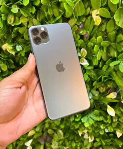 Vendo esse lindo iphone 11 pro max pegando tudo perfeitamente