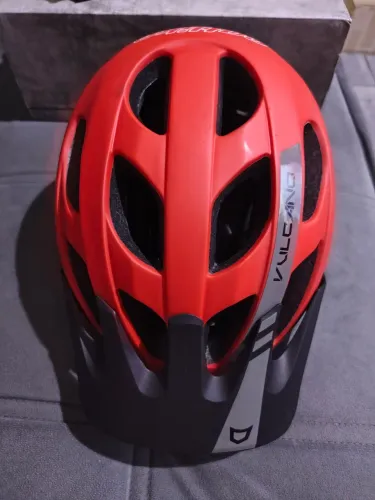 Capacete de ciclismo e luva meio dedo