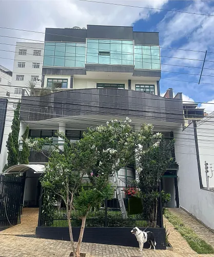 Linda sala com excelente acabamento
