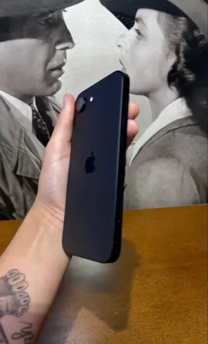iPhone 16e