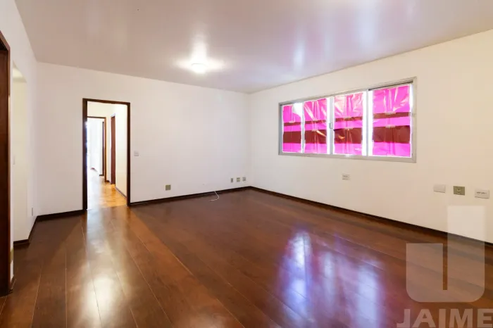 Apartamento padrão com 3 dormitórios sendo 2 suite e 1 vaga.