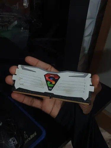 Memória RAM 8GB DDR4 2400MHz GeIL Super Luce RGB